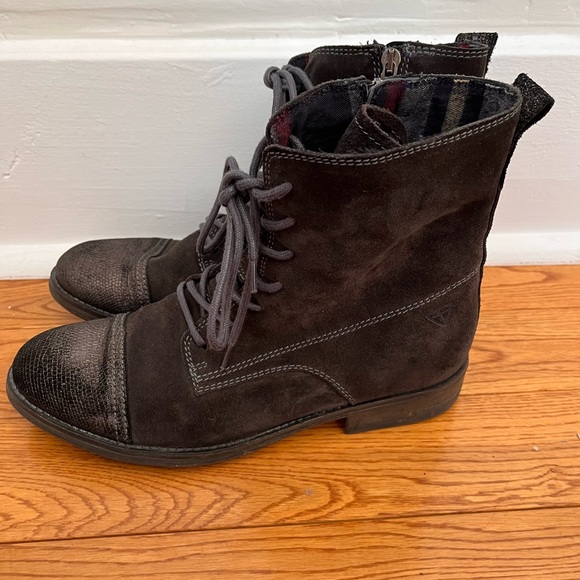 Tamaris Shoes - EU40 Tamaris combat boots with side zipper and shiny metallic toe